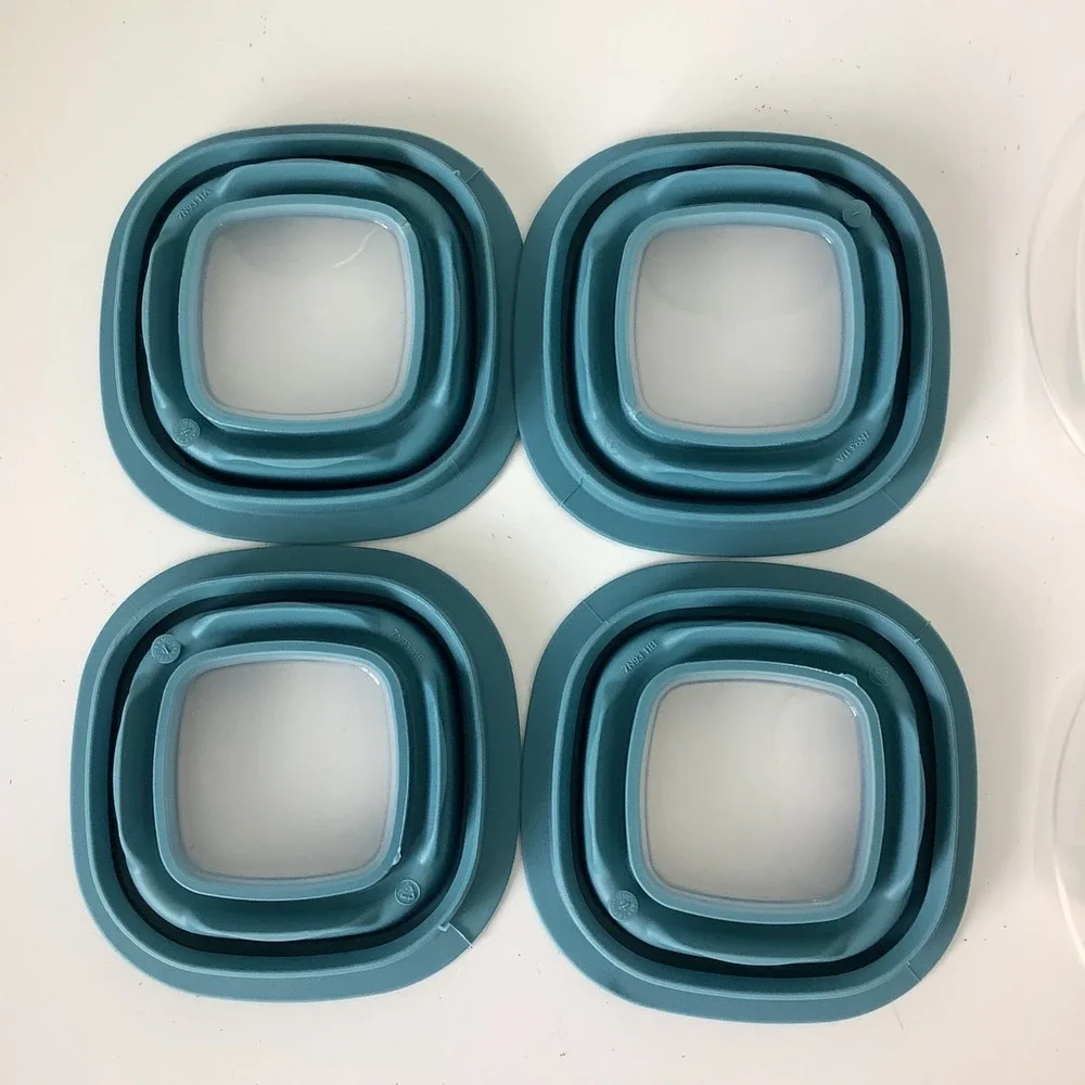 Set of 4 Rubbermaid‎ Premier Square Food Storage Container 4 Ounce w/ Blue Lids